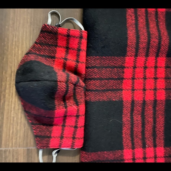 Etsy handmade infinite face mask scarf - Picture 8 of 9